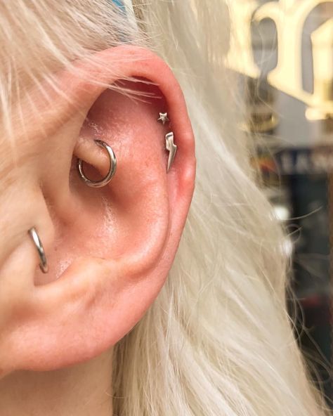 71 Likes, 2 Comments - Love Hate Social Club (@love_hatelondon) on Instagram: “Upgrades only! Double helix: @bvla white gold lightning bolt and star by #nicolemitchell @wklp To…” Yellow Diamond Jewelry, Double Helix Piercing, Industrial Piercing Jewelry, Gold Lightning, Earrings Ideas, Double Helix, Bar Studs, Classy Jewelry, Helix Piercing