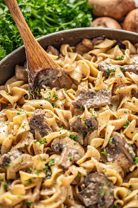 Pasta With Meat, Best Beef Stroganoff, Beef Stroganoff Crockpot, Beef Stroganoff Recipe, Beef Stroganoff Easy, Stay At Home Chef, Stroganoff Recipe, Beef And Noodles, Beef Stroganoff