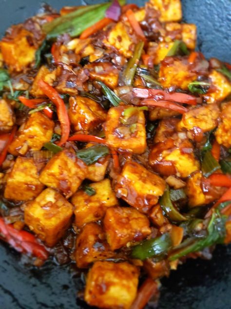 Spicy Thai Basil Tofu / Vegan Pad Krapow with Tofu Spicy Basil Tofu, Tofu With Cabbage, Tofu Thai Basil, Thai Basil Tofu Recipes, Thai Tofu Marinade, Basil Tofu Recipes, Burmese Tofu Recipes, Vegan Thai Food, Extra Firm Tofu Recipes For Beginners