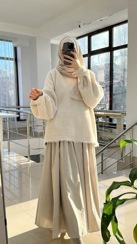 Modest Fashion Hijab Casual, Winter Muslim Outfits, Muslimah Fashion Outfits Casual, Muslim Fashion Dress Simple, Hijab Fashion Winter, Modest Outfits Muslim, Stylish Outfits Casual, Creative Outfits, Modest Skirt