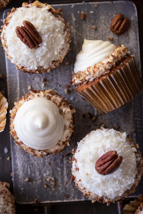 Italian Cream Cake Cupcakes, Fancy Vanilla Cupcakes, Cream Cheese Frosting Cupcakes, Italian Cupcakes, Italian Cream Cupcakes, Amaretto Cupcakes, Cupcakes For Kids, Italian Cream Cake Recipe, Gourmet Cupcake