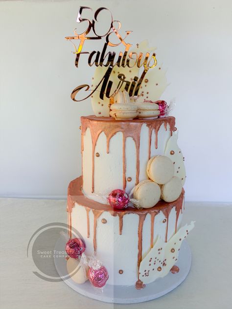 50 & Fabulous Avril ✨  Topper by @sweettreasuresgiftsandtoppers     #cake #johannesburg #birthday #jozi #celebrations #celebrationcakes #party #sweettreasurescakeco #avril #50&fabulousavril #rosegolddripcake 50 Fabulous Birthday Ideas, Drip Cake Designs, 50 And Fabulous Cake, Sprinkle Drip Cake, Strawberries Bouquet, 50 Fabulous Birthday, Chocolate Covered Strawberries Bouquet, Ideas Cumpleaños, 50 & Fabulous