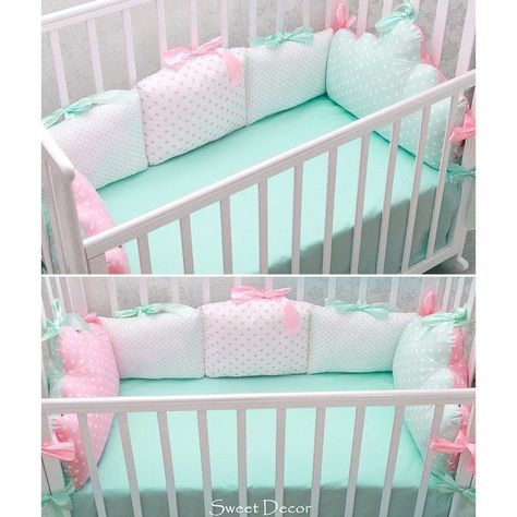 Baby Cot Bumper, Baby Rosa, Cot Bumper, Baby Sewing Projects, Baby Cot, Baby Bedding Sets, Crib Bumper, Baby Projects, Baby Pillows