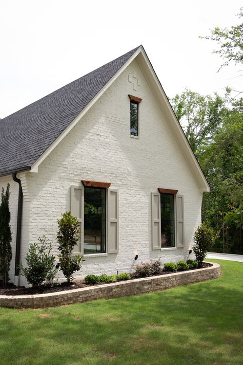 White Brick Ranch House Exterior, Brick Ranch House Exterior, Cream Brick House Exterior, Decorating For Spring, Brick Ranch Houses, White Exterior Houses, Ranch House Exterior, Painted Brick House, Brick Exterior House