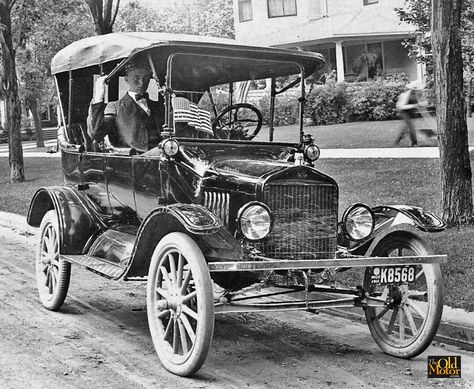 Model T Ford Forum: Old Photo - Patriotic Model T Ford Wearing the Stars and Stripes Modern Showroom, New Motorhomes, Horseless Carriage, Model T Ford, Motorhomes For Sale, Ford Model T, Best Muscle Cars, Old Fords, Vintage Vehicles