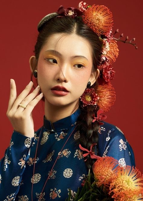 Court Attire, Vietnamese Fashion, Tasty Recipes Videos, Traditional Clothes, Traditional Attire, Editorial Design, Traditional Outfits, Lotus, Vietnam