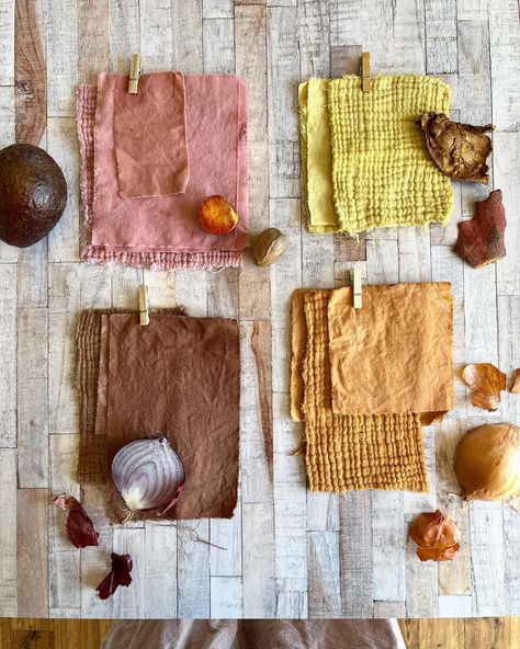 Rebecca Desnos 🍃 Natural Dyer (@rebeccadesnos) • Instagram photos and videos Tinta Natural, Fabric Dyeing Techniques, Natural Dye Fabric, Botanical Dyeing, Textile Designer, Eco Printing, Plant Dyes, Dyeing Techniques, Organic Linens