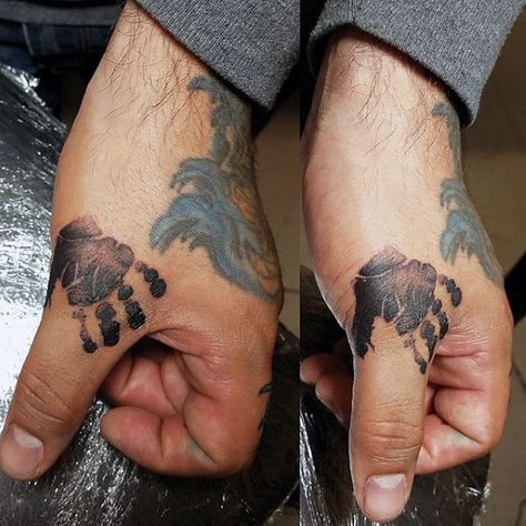 Man With Handprint Tattoo On Thumbs Handprint Tattoo Ideas, Baby Hand Print Tattoo, Handprint Tattoo, Baby Hand Tattoo, Baby Tattoo For Dads, Hand Print Tattoos, Newborn Tattoo, Tattoo Ideas Hand, Tattoos Print