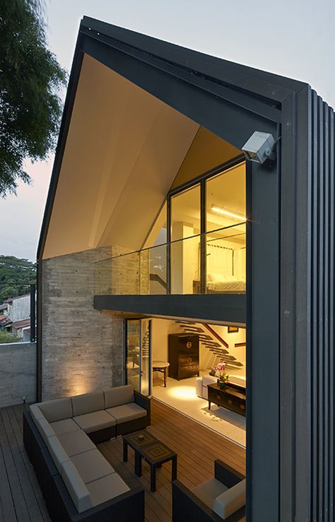 Contemporary Y-House in Singapore by ONG&ONG Barn Extension, Modern Terrace, Ideal House, Mansard Roof, Modern Barn House, Clerestory Windows, Gable Roof, Roof Styles, Casa Container