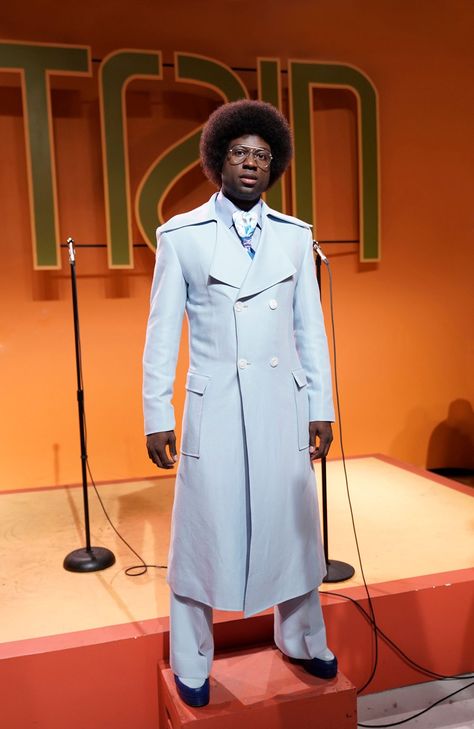 Don Cornelius, 80s Party Outfits Men, Black Bell Bottoms Outfit, Soul Train Fashion, Sinqua Walls, Train Fashion, School Magic, Disco Aesthetic, 80s Party Outfits