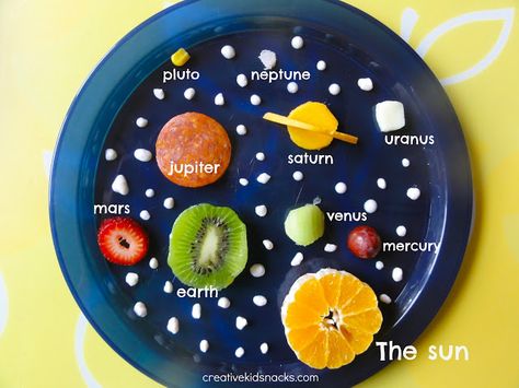 Solar System Snack · Edible Crafts | CraftGossip.com Solar System Projects, Creative Kids Snacks, Space Activities, The Solar System, Snacks Für Party, Homeschool Science, Fun Kids Food, Space Theme, Teaching Science