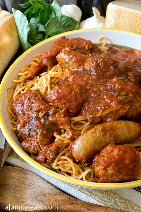 Sunday Gravy - A Family Feast® Italian Gravy, Sunday Gravy, Sauce Spaghetti, Italian Tomato Sauce, Italian Comfort Food, Pasta Italiana, Sunday Recipes, Italian Recipe, Family Feast