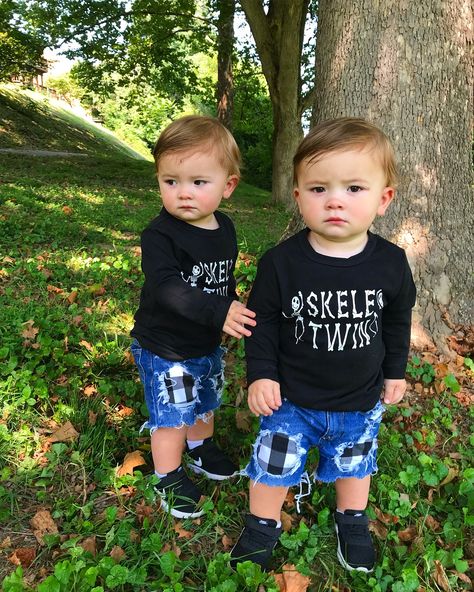 Identical Twins Boys, Twins Boys, Twin Toddlers, Twin Outfits, Baby Faces, Identical Twins, Twin Boys, Morning Flowers, Twin Babies