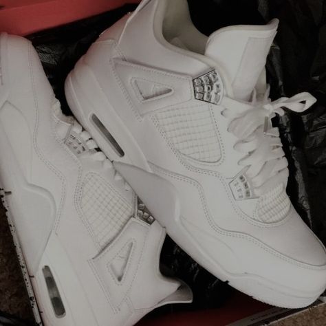 Pure Money 4s, Jordan Retro 4, Jordan Shoes Retro, Fresh Shoes, Swag Shoes, How To Make Shoes, Dream Shoes, Jordan Retro, Nike Jordan