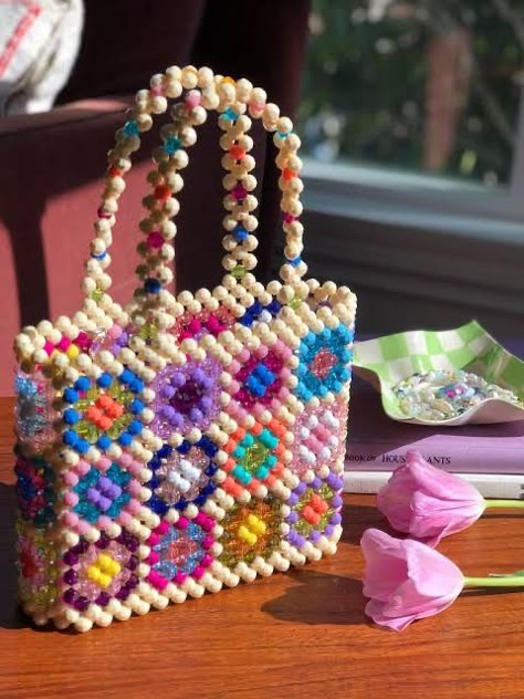 Fibre Artist, Hand Beaded Bag, Grunge Accessories, Granny Square Pattern, Beads Candy, Pony Bead Patterns, Granny Square Bag, Diy Bags Patterns, Seed Beading