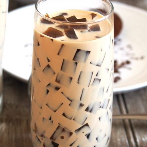 Coffee Jelly - Woman Scribbles Coffee Jelly, Coffee Granules, Edc Bag, Jelly Recipes, Coffee Drink Recipes, Pretty Drinks, Coffee Dessert, Köstliche Desserts, Coffee Powder