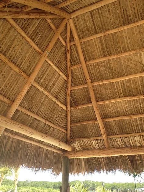 Tiki Hut Backyard, Tiki Hut Ideas, Palm Roof, Hut House, Tiki Bar Decor, Tiki Hut, Traditional Building, Sea Wall, Tiki Bar