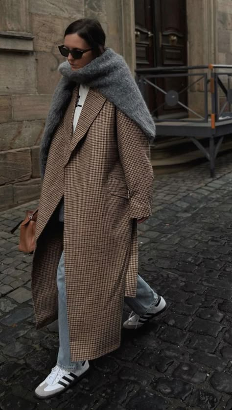 Long Coat Outfit, Comfy Fall Outfits, Winter Fashion Outfits Casual, Winter Capsule Wardrobe, Street Style Winter, Coat Outfits, 가을 패션, Autumn Outfit, Fall Fashion Trends