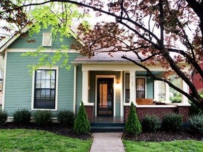 Bungalow Landscaping, Teal House, Best Exterior Paint, Bungalow Exterior, Craftsman Exterior, Cottages And Bungalows, Cottage Exterior, Exterior Color Schemes, Cottage Life