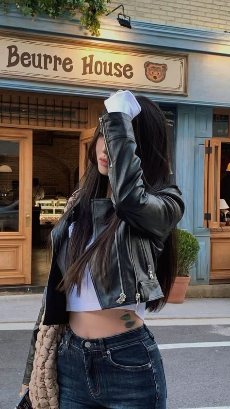 Elegante Casual, Causual Outfits, Looks Chic, 가을 패션, Black Leather Jacket, Casual Style Outfits, Teen Fashion Outfits, Looks Vintage, Cute Casual Outfits