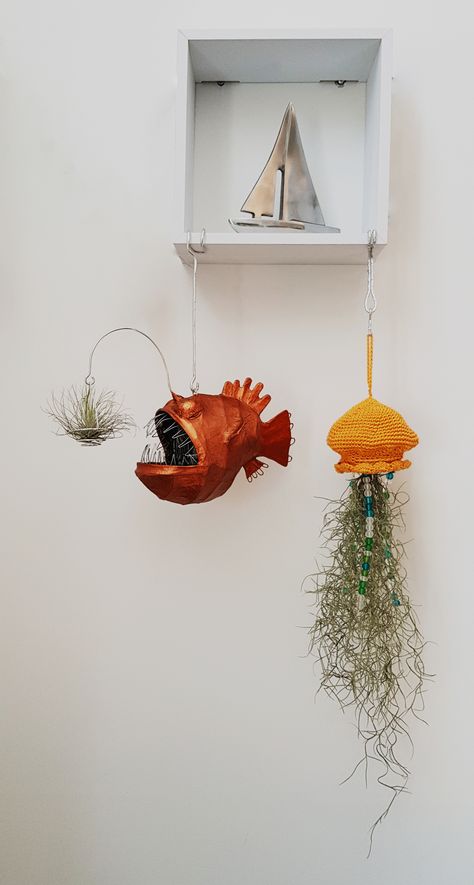 Air Plant Aesthetic, Hanging Air Plants Diy, Air Plant Art, Natural Plant Fertilizer, Wedding Sculpture, Air Plants Diy, Air Plant Wall, Plant Display Ideas, Beautiful Terrariums