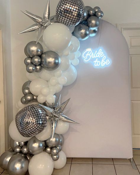 Let’s Party Birthday Theme, Iced Out Party Theme, All White Disco Party, Disco Party Balloons, Disco Bachelorette Party Decorations, Backdrop Without Balloons, Disco Balloon Decor, Silver Bachelorette Party, Disco Ball Balloon Garland