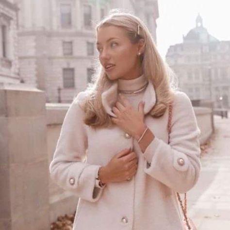 Freddy Cousin Brown, Ego Official, Freddy My Love, High Neck Collar, All About Eve, My Favourite Things, Look Vintage, Girly Fashion, Beautiful Necklace