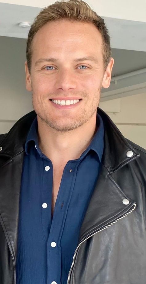 Sam Heughan Family, Kaley Cuoco Hair, Sam Heughan Actor, Outlander Funny, Jamie Outlander, Uk Actors, James Fraser Outlander, Sam Hueghan, Jaime Fraser