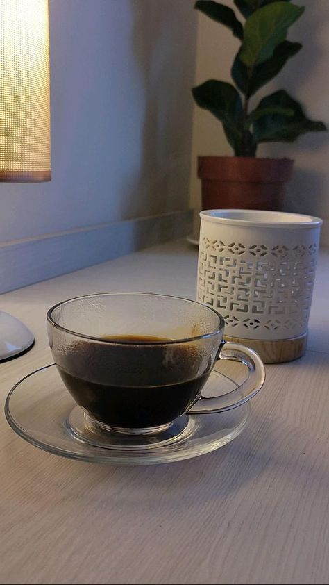 coffee time | Café criativo, Fotografia café, Fotos de café Coffee Pics, Instagram Food Pictures, Coffee Instagram, Coffee Wallpaper, Coffee Pictures, Think Food, Coffee Photography, Aesthetic Coffee, Good Morning Coffee