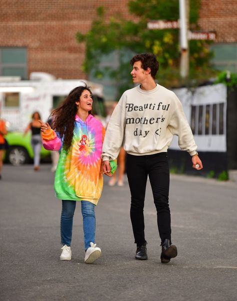 How Tall Are Shawn Mendes and Camila Cabello? Tall Boy Short Girl, Shawn And Camila, Tall Boyfriend, Short Couples, Best Couples Costumes, Color Rubio, Hayes Grier, Tall Boy, Tall Boys