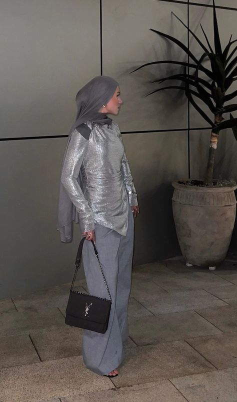 Elif Naz Hijabi Birthday Outfit, Modest Birthday Outfit, Aesthetic Muslim Outfits, Disco Party Outfit, Dubai Outfit, Glitter Outfit, Hijab Fashion Summer, Silver Outfits, Summer Holiday Outfits