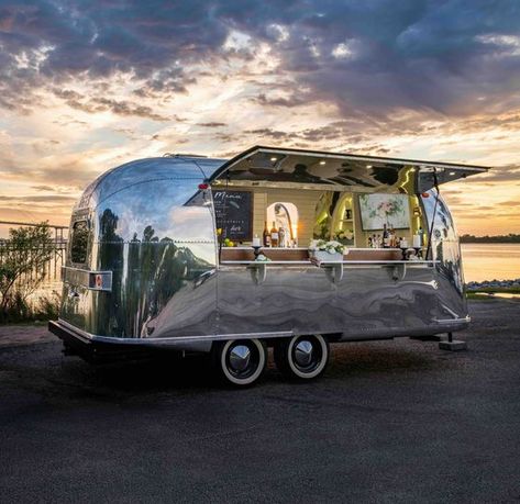 Take a look inside and you will be blown away! The inside is just gorgeous Airstream Bar Trailers, Airstream Coffee Trailer, Airstream Mobile Bar, Airstream Coffee Shop, Coffee Airstream, Airstream Business, Swamp Juice, Airstream Food Truck, Airstream Wedding