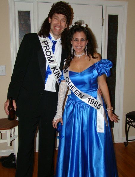 80s Couple Costume Parties, 80s Prom King And Queen, 80s Prom Night Outfits, Prom King And Queen Halloween Costumes, 80s Prom Dress Costume Diy, Couple 80s Costume Ideas, 1980s Couples Costume Ideas, Prom King And Queen Costume, Tacky Prom Theme