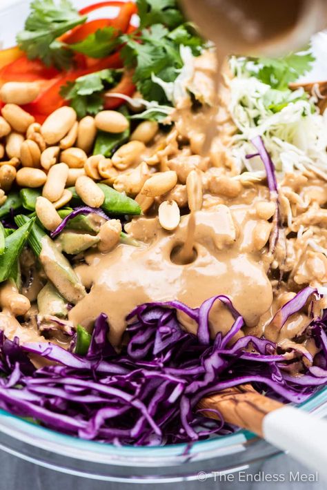 Peanut Coleslaw, Peanut Salad Dressing, Crispy Veggies, Garlic Ginger Chicken, Healthy Lunch Salad, Asian Coleslaw, Salmon Curry, Peanut Salad, Vegan Coleslaw