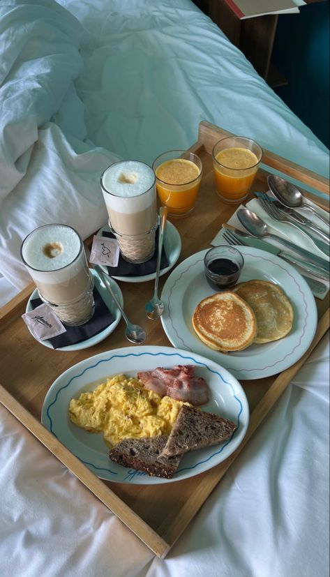 Breakfast In Bed Ideas For Boyfriend, Breakfast In Bed For Husband, Breakfast Pictures, Romantic Breakfast, Selling On Amazon, Gourmet Breakfast, Party Food And Drinks, Healthy Lifestyle Food, Lunch Recipes Healthy