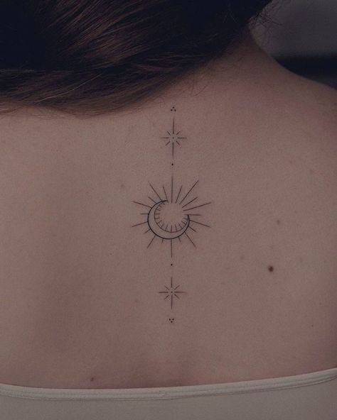 Tattoo Sonne, Looks For Summer, Hippie Tattoo, Back Of Neck Tattoo, 2024 Nails, Nail Looks, Small Pretty Tattoos, Spine Tattoos For Women, Sun Tattoos