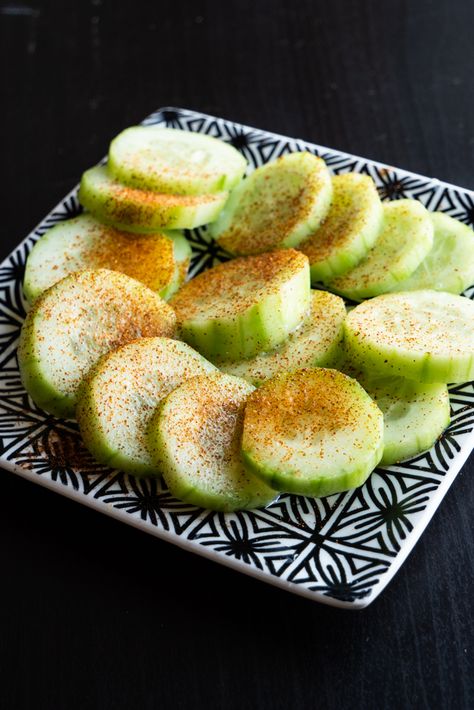 Mexican Cucumber Recipes, Healthy Spicy Snacks, Lime Snack, Mexican Cucumber, Cucumber Snack, Geek Recipes, Cucumber Snacks, Fiesta Food, Hispanic Recipes