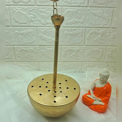 India 4 creation enterprises presenting Hanging loban urli💞💞 Ideal for burning bakhoor, loban, and other incense for purification rituals. Can be used as a table décor piece or incense holder for home fragrancing. Drop a dm for placing the order 👇 ✈️ Worldwide shipping To place order 💌Dm @india_4_creation_enterprises 📞 8218474908,9769372181 📱 WhatsApp:8218474908 💌 Mail: india4creationenterprises87@gmail.com 📍 moradabad 244001 #loban #lobanurli #lobandan #urlibowlwithstand #diwalig... Incense Holder, Diwali, Incense, Decorative Pieces, A Table, Table Decorations, India, Canning