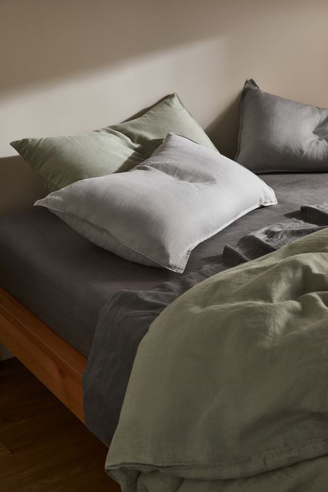 Grey And Olive Green Bedding, Green And Grey Bedding Ideas, Dark Grey And Sage Green Bedroom, Grey Green Bedding, Dark Sheets Bedding, Charcoal And Green Bedroom, Grey And Green Bedding, Grey Bedding Aesthetic, Grey Bedsheets Aesthetic