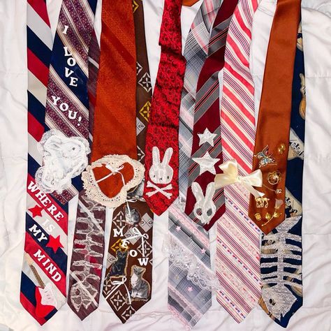 z☆ey on X: "ties!! tomorrow 8pm est ☆ https://t.co/iD1EWiL1hI" / X Ties Aesthetic, Fnaf Au, Tie Outfit, Tie Ideas, Cat Applique, 3 Number, Diy Tie, Cute Sewing Projects, Where Is My Mind