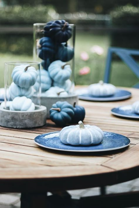 Pumkin Decoration, Thanksgiving Decorations Outdoor, Blue Fall Decor, Outside Fall Decor, Blue Autumn, Thanksgiving Decorations Diy, Cafe Ideas, Fall Table Settings, Fall Thanksgiving Decor