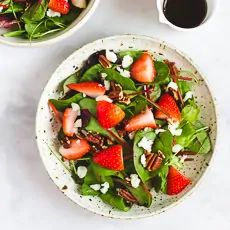 Strawberry Candied Pecan Salad, Green Salad With Strawberries, Candied Pecan Salad, Salad With Strawberries, Mixed Green Salad, Candied Pecan, Lemon Tart Recipe, Green Salad Recipes, Salad Mixed Greens