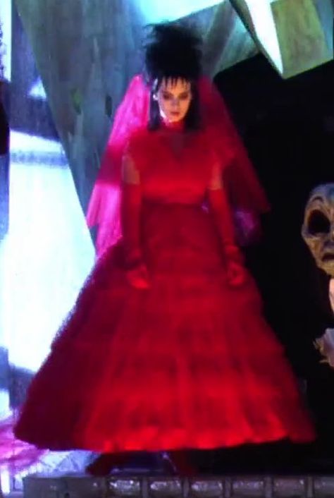 Lydia Deetz Movie, Lidia Costume Beetlejuice, Lydia Wedding Dress Beetlejuice, Beetle Juice Movie, Lydia Deetz Dress, Beetlejuice Outfits, Beetlejuice Dress, Lydia Deetz Costume, Beetlejuice Wedding