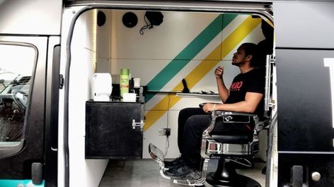 Mobile barbering: 'It's like Uber, but for haircuts' - BBC News Salon On Wheels, Mobile Hair Salon, Mobile Barber, Hair Salon Names, Mobile Hairdresser, Barber Haircuts, Small Cafe Design, Hair And Nail Salon, Mobile Beauty