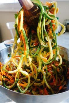 Pad Thai Salad (Low Carb!) - The Londoner Pad Thai Salad, Salad Low Carb, Canh Chua, Anti Diet, Thai Salad, Thai Salads, Resep Salad, Veggie Noodles, Spiralizer Recipes