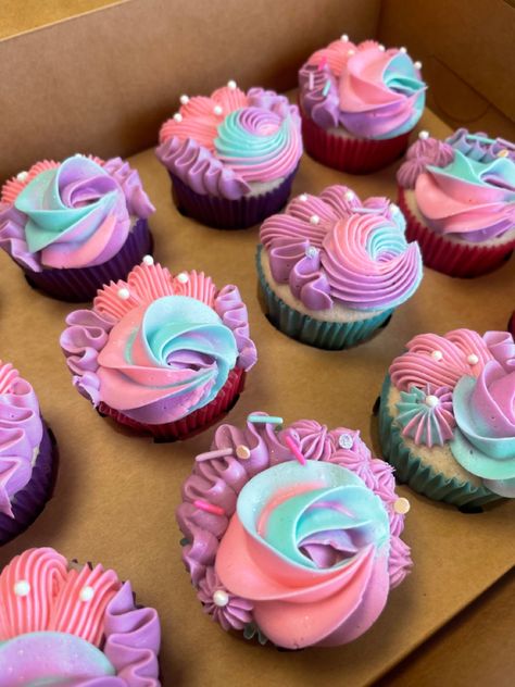 Mermaid Cupcakes For Girls Birthday, Ariel Birthday Cupcakes, Mermaid Theme Cupcakes, Mermaid Birthday Cupcakes, Mermaid Cupcakes Ideas, Mermaid Cupcake Cake, Little Mermaid Cupcakes, Girl Birthday Cupcakes, Barbie Cupcakes