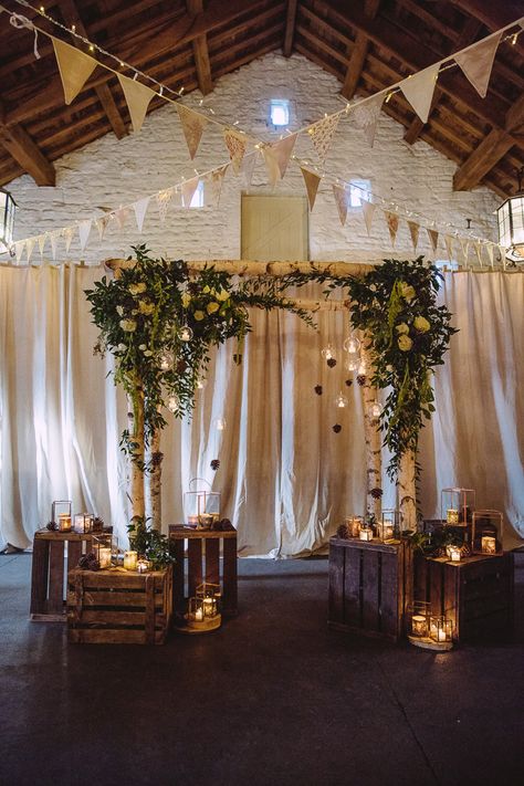 Ceremony Backdrop Tree, Wedding Ceremony Songs, Rustic Wedding Backdrops, Romantic Rustic Wedding, Rustic Wedding Ceremony, Rustic Winter Wedding, Wedding Ceremony Backdrop, Wedding Lanterns, Romantic Lighting