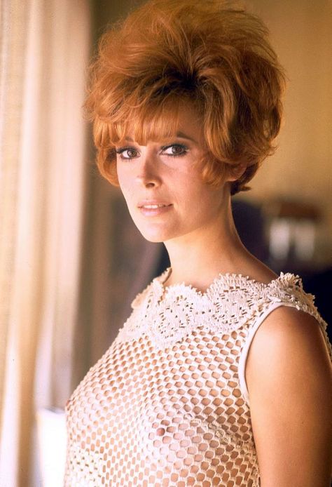 Iconic Redheads, Jill St John, Curvy Women Dresses, Red Hair Inspiration, James Bond Girls, Diamonds Are Forever, Jessica Day, Big Women Fashion, Bright Red Hair