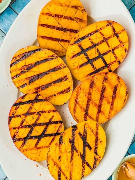 Grilled Mango | The Mediterranean Dish Grilled Mango, Summer Fruit Recipes, Mango Salsa Salmon, Mango Recipe, Chili Lime Sauce, Vegetable Side Dishes Healthy, Grilled Watermelon, Chicken Diet, Aleppo Pepper