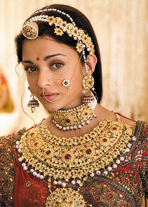 Rajasthani Bride, Best Indian Wedding Dresses, Jodha Akbar, Aishwarya Rai Bachchan, Vintage Bollywood, Jewellery Indian, Asian Bridal, Indian Jewellery Design, Bridal Jewellery Indian